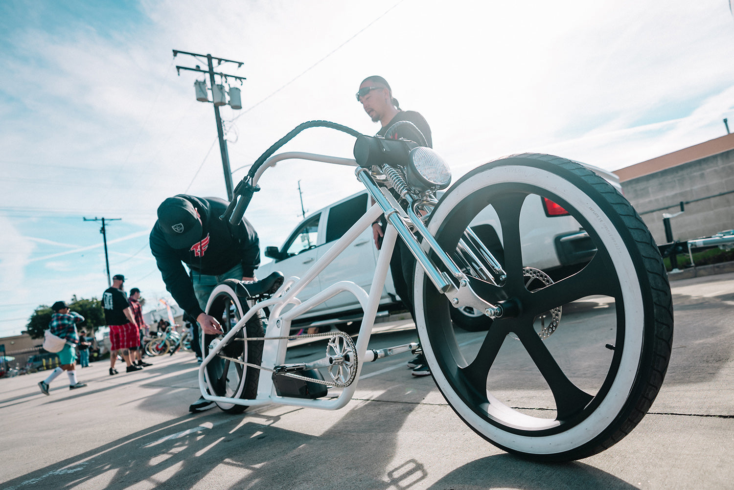 Ride the Wave of Style and Performance with the Aloha 26" Electric Fat Tire Beach Cruiser Bike