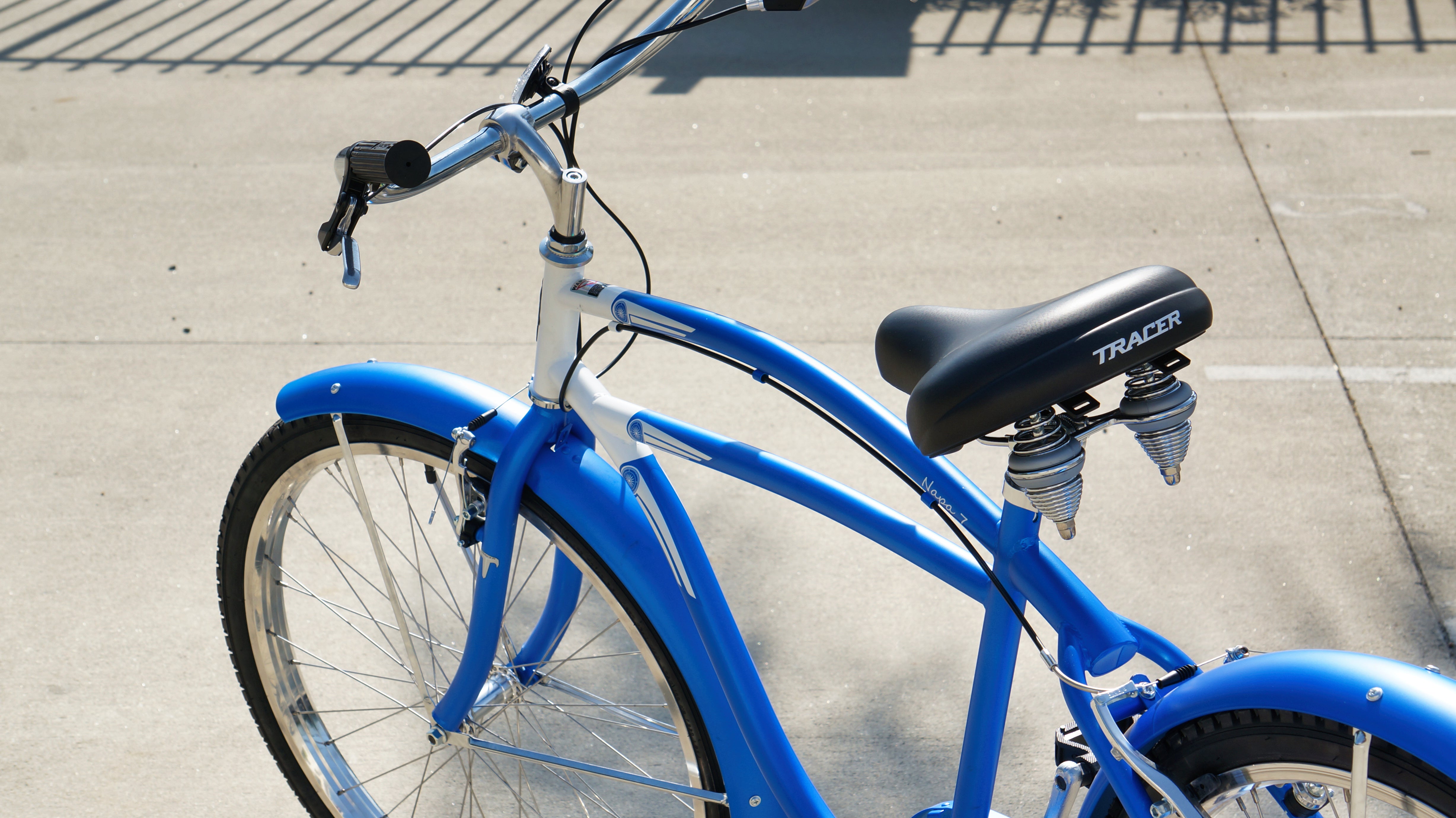 Tracer Bikes | Tracer Napa Cruiser Bike 7-Speed with Comfort Saddle and Steel Fenders | Chico USA, Inc.